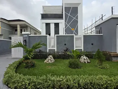 Luxury 5 Bedroom Fully Detached Duplex