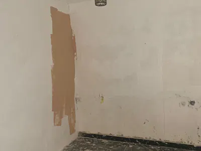 Shop Space on the First Floor with Prepaid Meter