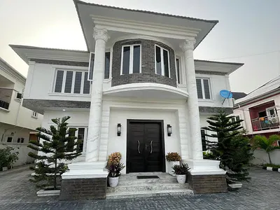 Exquisitely Built 7 Bedroom Fully Detached Duplex