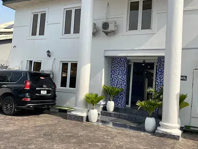 A Well Maintained 10 Bedroom Duplex with Two BQ