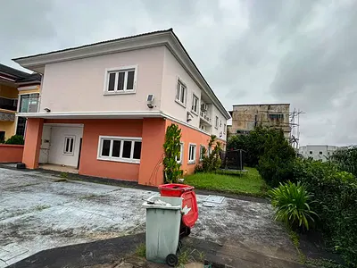 Spacious 5 Bedroom Detached Duplex with 2 Rooms BQ on 660SQM.
