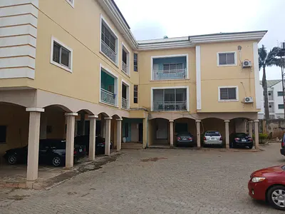 Tastefully Finished and Renovated 2 Bedroom Flat
