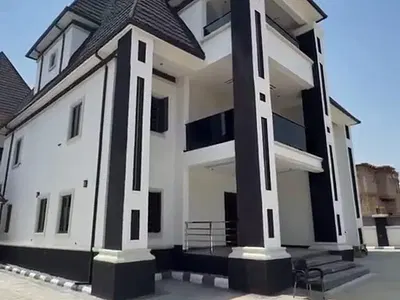 6 Bedroom Fully Detached Duplex