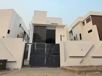 Newly Built Contemporary 5 Bedroom Fully Detached Smart House