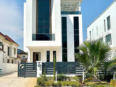 Five Bedroom Duplex with Cinema, Elevator, BQ