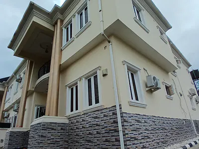 Well Renovated 5 Bedroom Duplex with 2room BQ