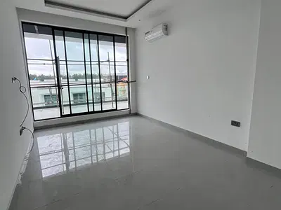 6 Bedrooms Fully Detached Duplex