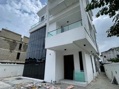 Contemporary 5 Bedroom Fully Detached Duplex