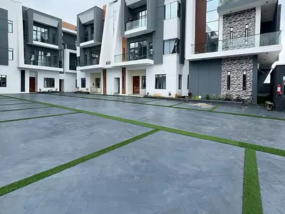 Luxury Service 2 Bedroom House with Pool