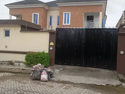 Clean Renovated 5-Bed House (Call to Access)