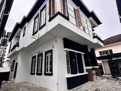 Massive Fully Detached 5 Bedroom Duplex
