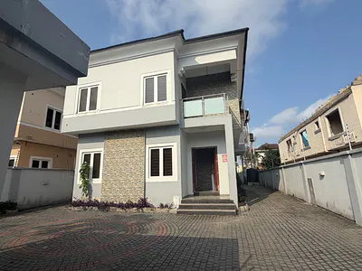 Spacious Fully Detached 5 Bedroom Duplex + BQ