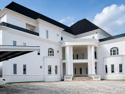 17 Bedrooms with 14 Sitting Rooms Mansion