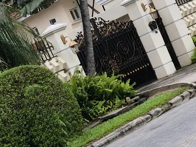 Spacious Luxury 3 Bedroom Apartment with BQ in VI