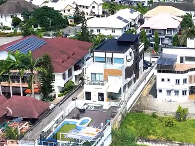 A Stunning Waterfront 5 Bedroom Detached Duplex Inside Lekki