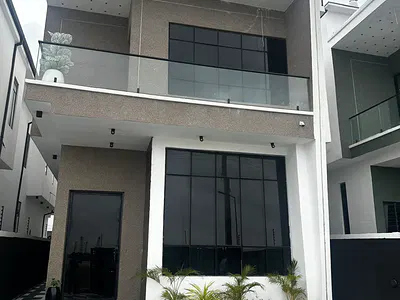 Amazing 5 Bedroom Detached Duplex with a Pool