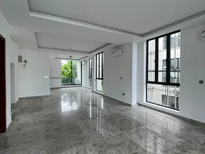 Contemporary 6 Bedroom Fully Detached Duplex