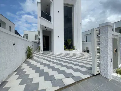 Beautiful 5 Bedroom Detached Duplex with an Office Space and a Pool
