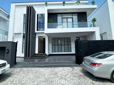 Elegant 5 Bedroom Duplex with a Pool, BQ