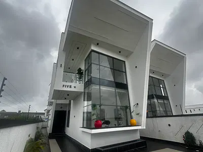 Stunning 5 Bedroom Detached Duplex with Gym, Pool and Cinema