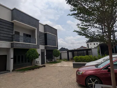 A Very Good Spacious 4-Bedroom Terrace Duple (Video Is Attached)