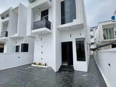 Luxury 5 Bedroom Fully Detached Duplex