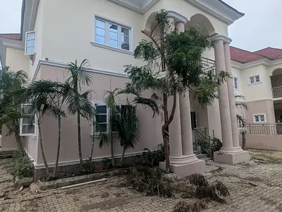 A Very Good 5-Bedroom Detached Duplex + 2BQS.