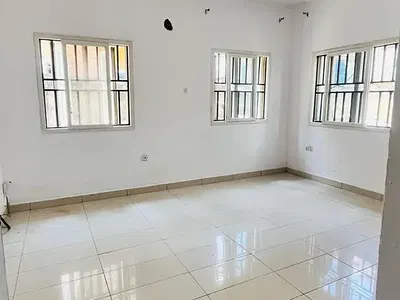 Spacious Studio Apartment with Balcony, Shared Kitchen