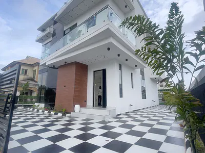 Top Notch 5 Bedroom Fully Detached with Pool and Gazebo