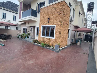 Standard and Spacious 4 Bedroom Duplex