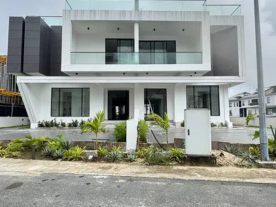 5 Bedroom Fully Detached Duplex with Modern Pop Ceiling