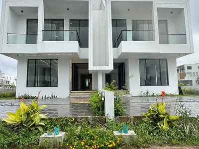 5 Bedroom Fully Detached Duplex with En Suites Bedroom