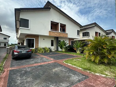 Well Maintained 4 Bedroom Semi-Detached Duplex with a BQ