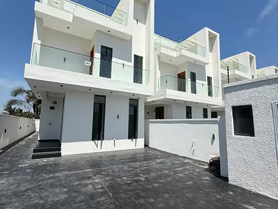 5 Bedroom Detached Duplex