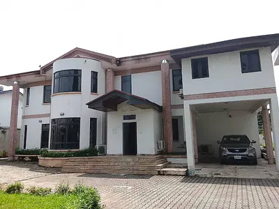 6 Bedrooms Detached House with 2 Bedrooms Guest House Bungalow,