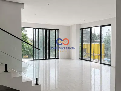4 Bedroom Maisonette