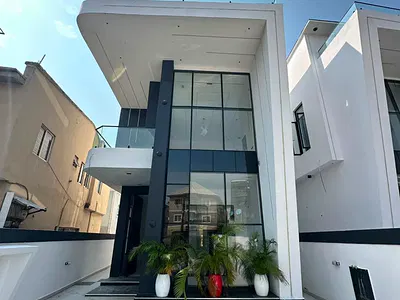Luxurious 5 Bedroom Fully Detached with BQ, Cinema, Gymn House and Swi