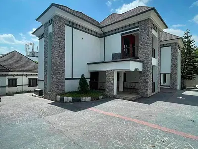 Luxury 7 Bedroom Mansion