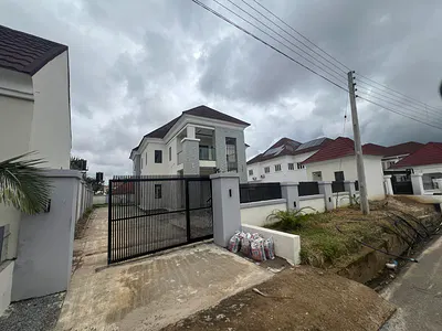 Luxury 5 Bedroom Duplex with BQ