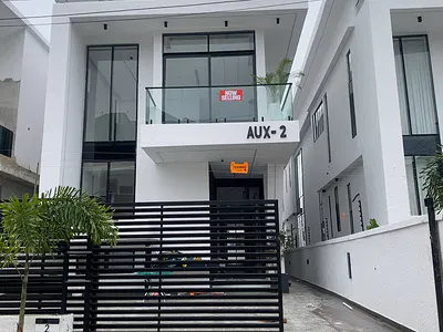 Lovely 5 Bedroom Duplex with a BQ and a Pool
