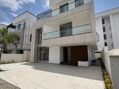 5 Bedroom Fully Detached Duplex
