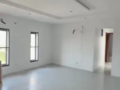 Very Clean 2 Bedroom Apartment Upstairs with an Open Plan Kitchen