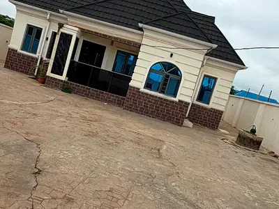 Modern 3 Bedroom Flat on a Plot of Land