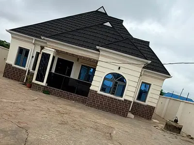 Modern 3 Bedroom Flat on a Plot of Land