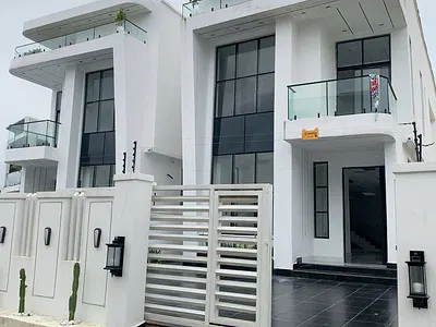 Magnificent 5 Bedroom Duplex with a BQ and a Pool