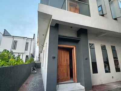 4 Bedroom Semi Semi Datched Duplex with BQ