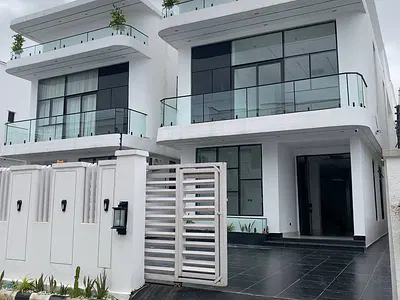 Exquisite 5 Bedroom Duplex with a BQ and a Pool