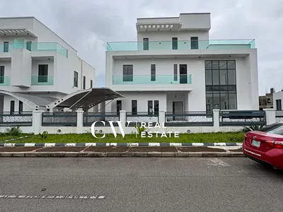 5 Bedroom Detached Home with BQ