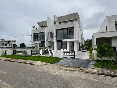 5 Bedroom Detached Home with BQ