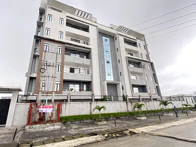 Fully Serviced 3 Bedroom Spacious Apartment with Elevator Available